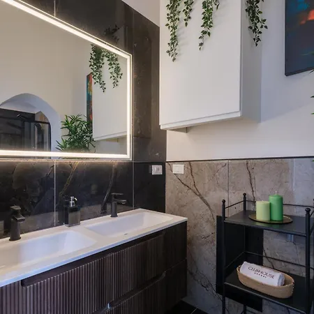 L&k Prestige House With Parking - Sant'orsola Апартаменты *