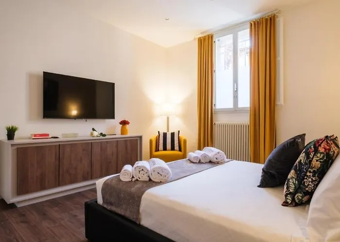 L&k Prestige House With Parking - Sant'orsola 아파트 *